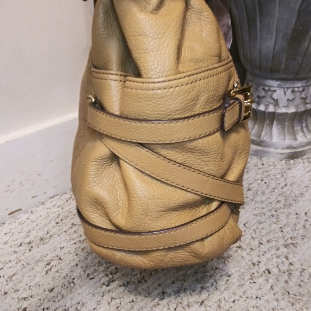 Michael Kors Gansevoort Taupe Large Leather Shoulder Bag - Picture 6 of 11